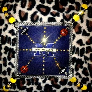 Handmade "MICHIGAN WOLVERINES" Wine/Glass Cover